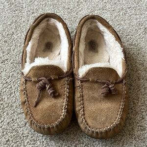 UGG Kids Dakota Slipper Mocassions - Faux Fur Lined - S/N 5296 - size 4